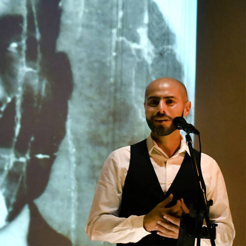 (ex)Ode. Matias Chebel. Théâtre et musique. Spectacle. Exil, fraternité. Théâtre de la Fleuriaye.